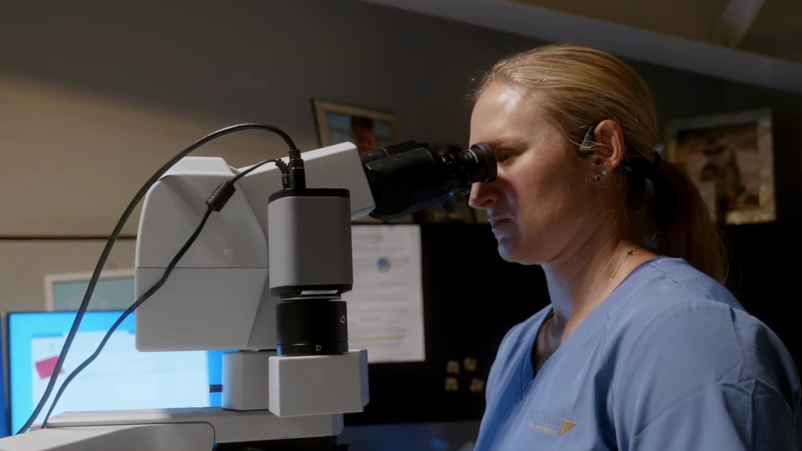 FFPE-Pathologist-at-microscope