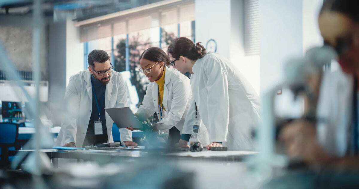 consultation de laboratoire_2316798077